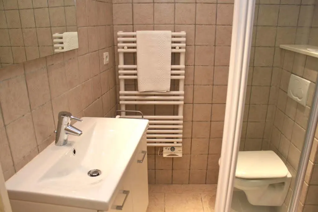 Very Charming Studio Apartment On Port In Cannes A Short Walk To Palais With Aircon And Internet 411 0*,  Francia