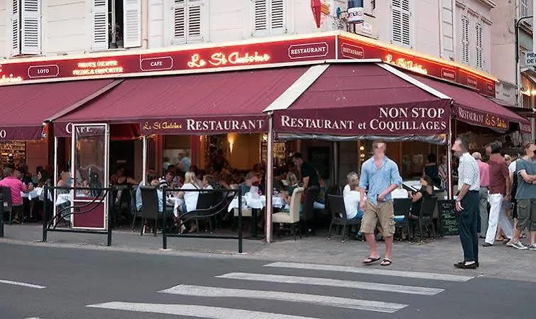 Very Charming Studio Apartment On Port In Cannes A Short Walk To Palais With Aircon And Internet 411