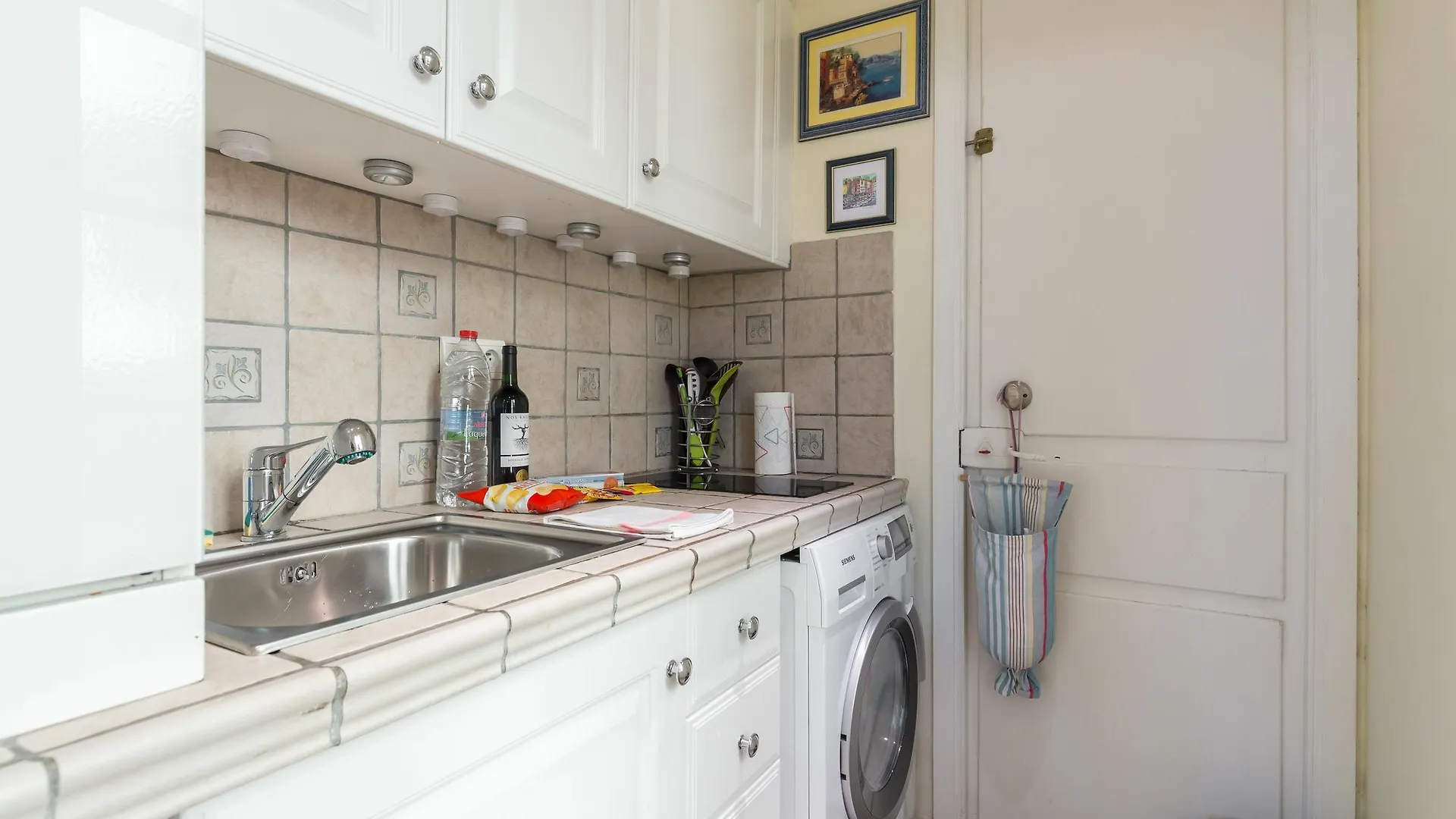 Very Charming Studio Apartment On Port In Cannes A Short Walk To Palais With Aircon And Internet 411 0*,  Francia