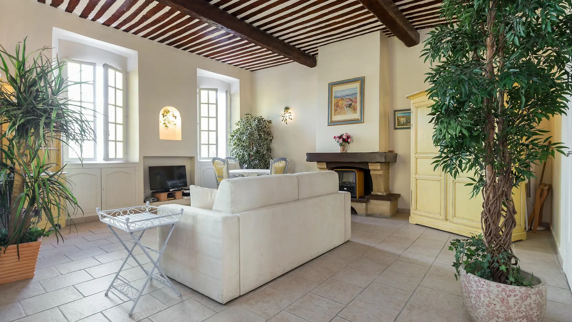 Very Charming Studio Apartment On Port In Cannes A Short Walk To Palais With Aircon And Internet 411 Francia