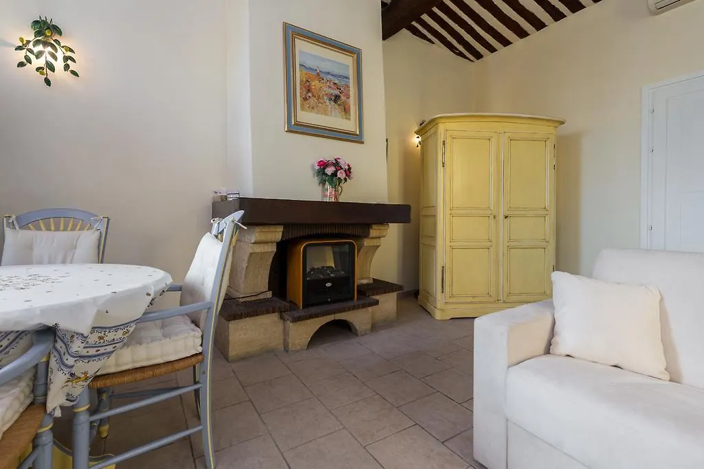 Apartment Charming Port View Studio: Steps from Palais, Cannes