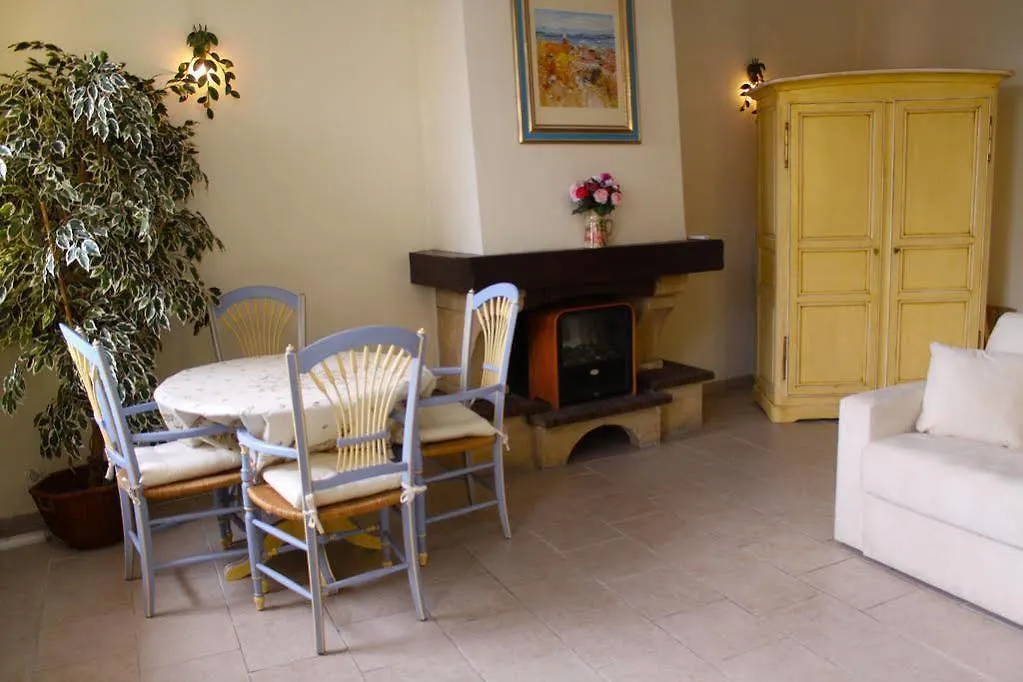 Apartment Charming Port View Studio: Steps from Palais, Cannes