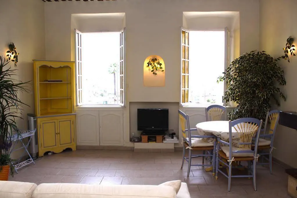 Charming Port View Studio: Steps from Palais, Cannes 0*,