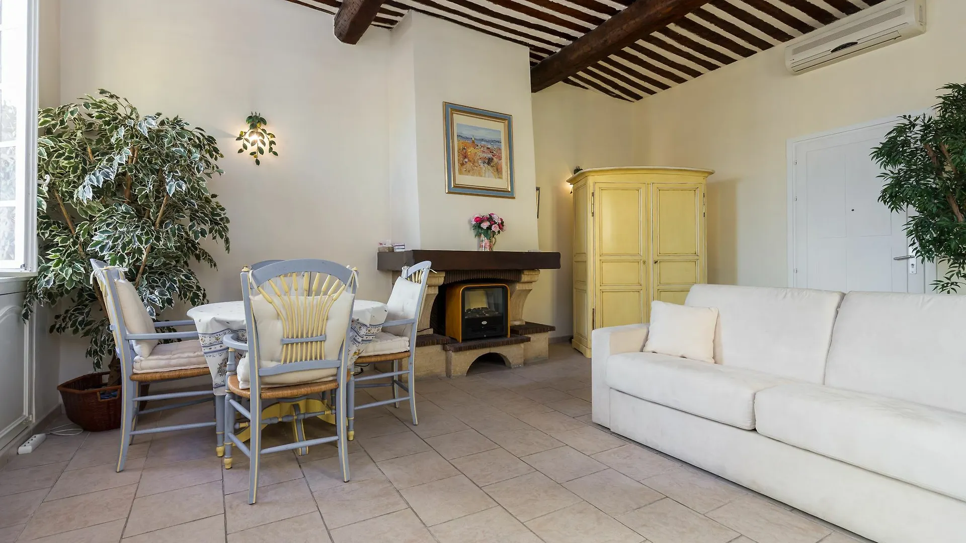 Charming Port View Studio: Steps from Palais, Cannes 0*,  France