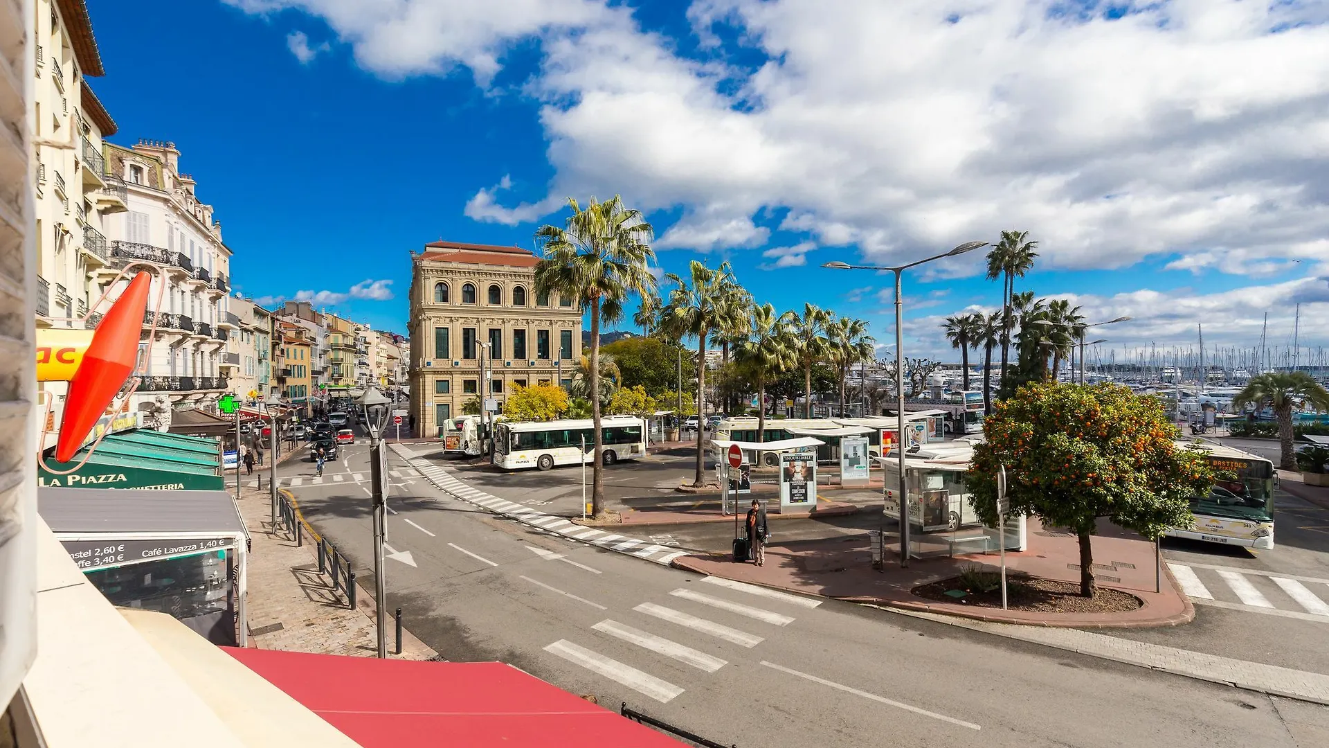 Apartment Charming Port View Studio: Steps from Palais, Cannes France