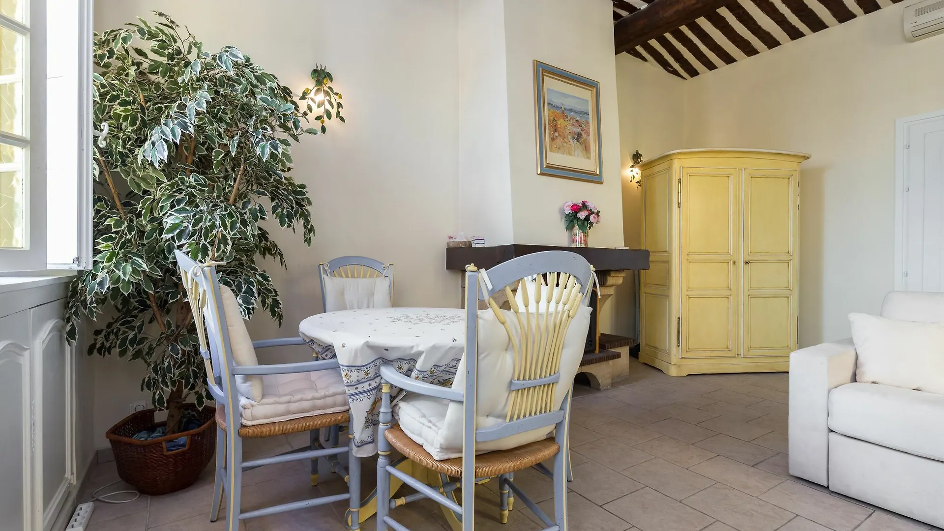 Charming Port View Studio: Steps from Palais, Cannes 0*,  France